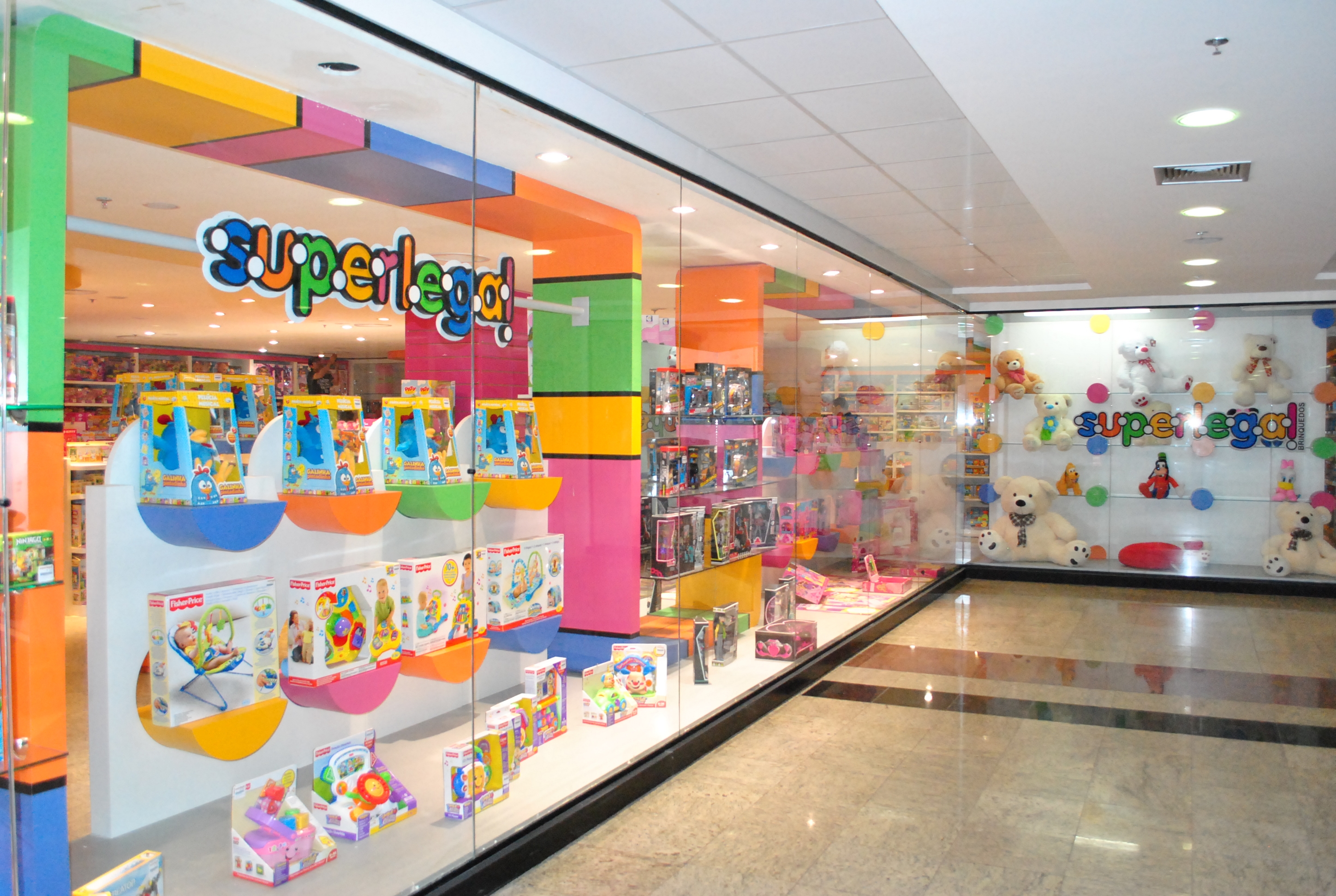 Superlegal Brinquedos inaugura megaloja