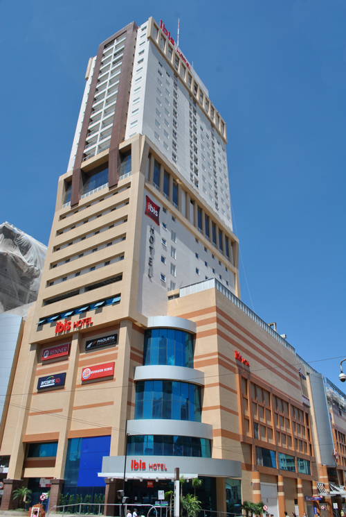 Inaugura o hotel Ibis Passo Fundo Shopping