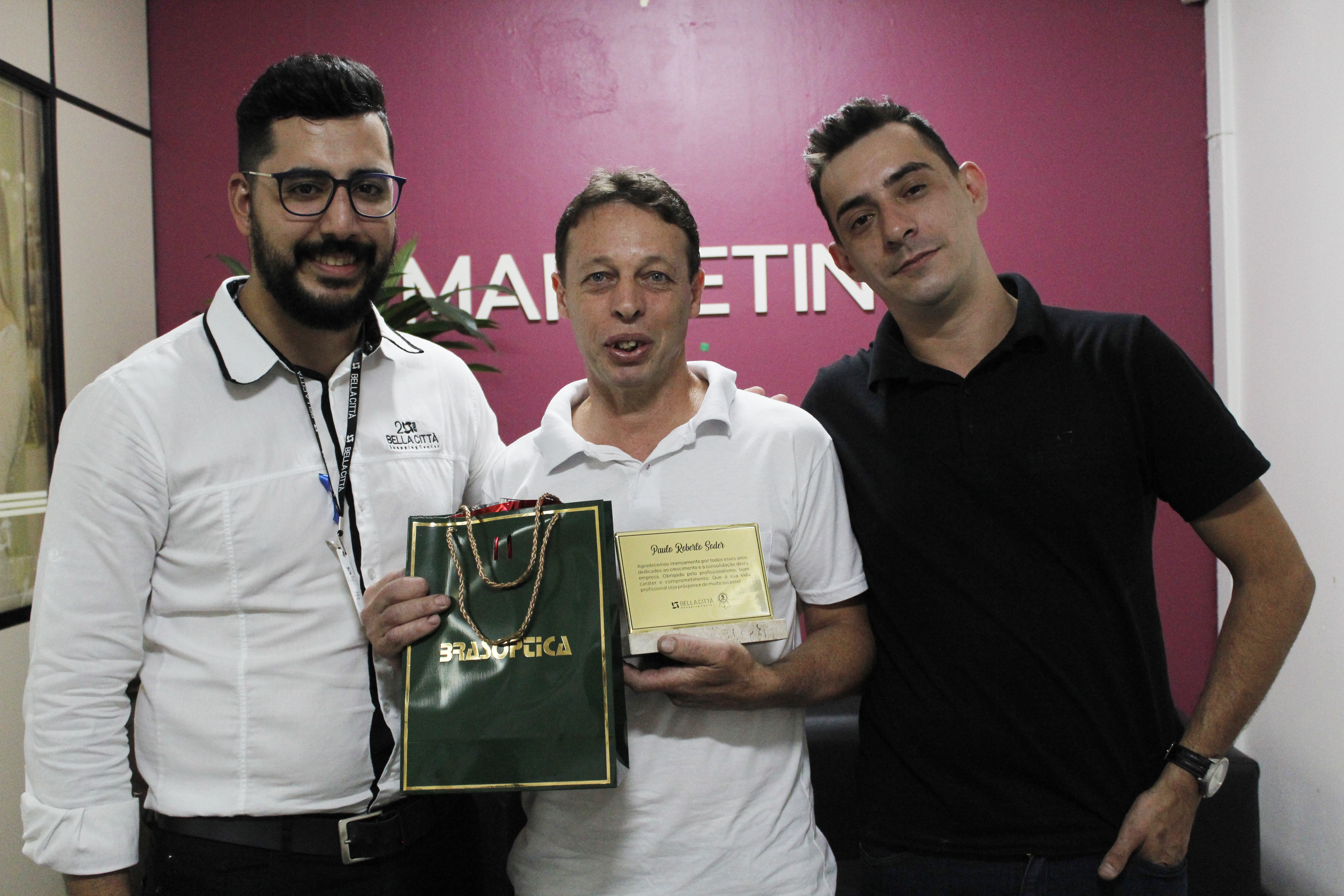 Colaborador com cinco anos de empresa recebe homenagem 