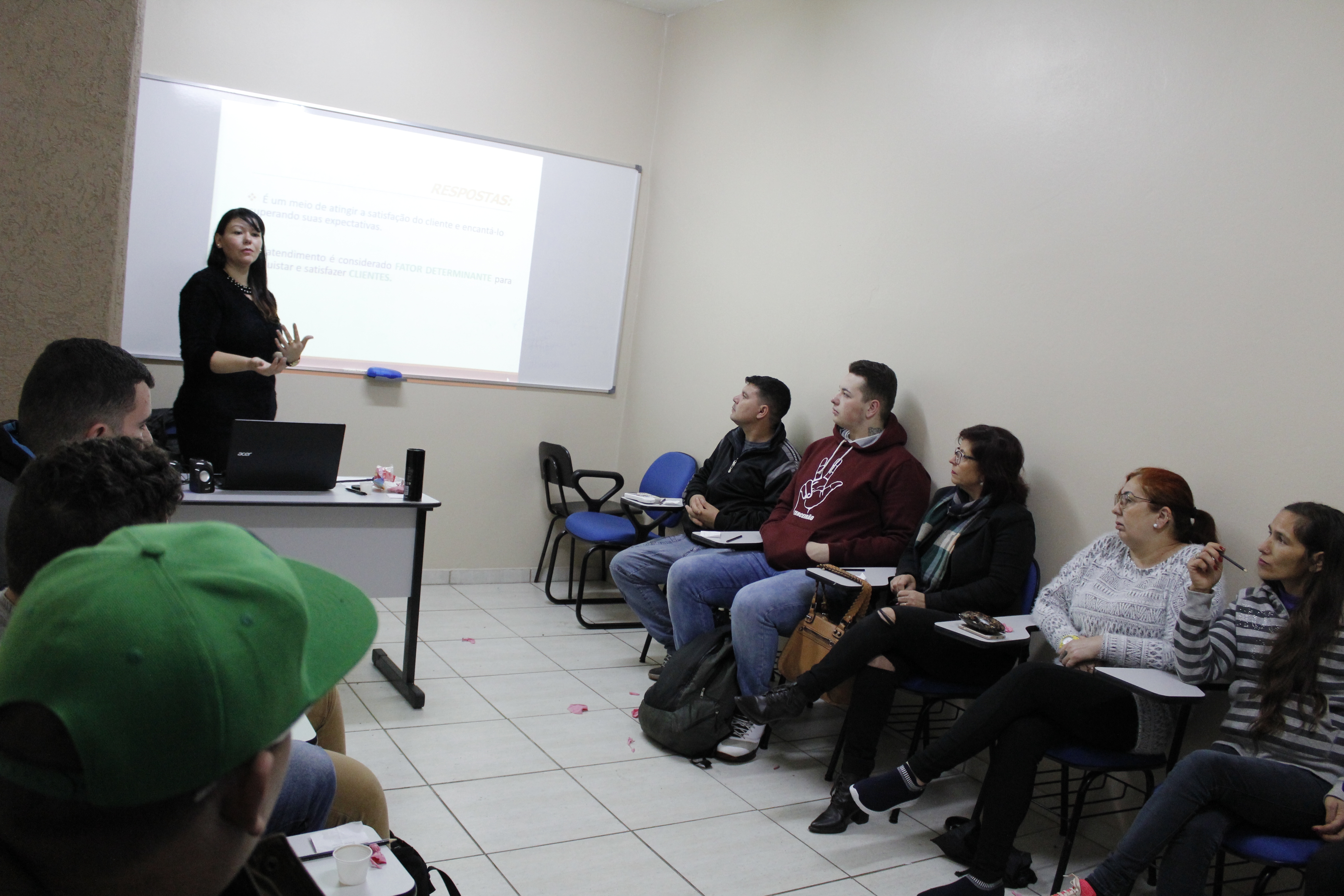 Bella Città Shopping realiza treinamento de postura para os colaboradores