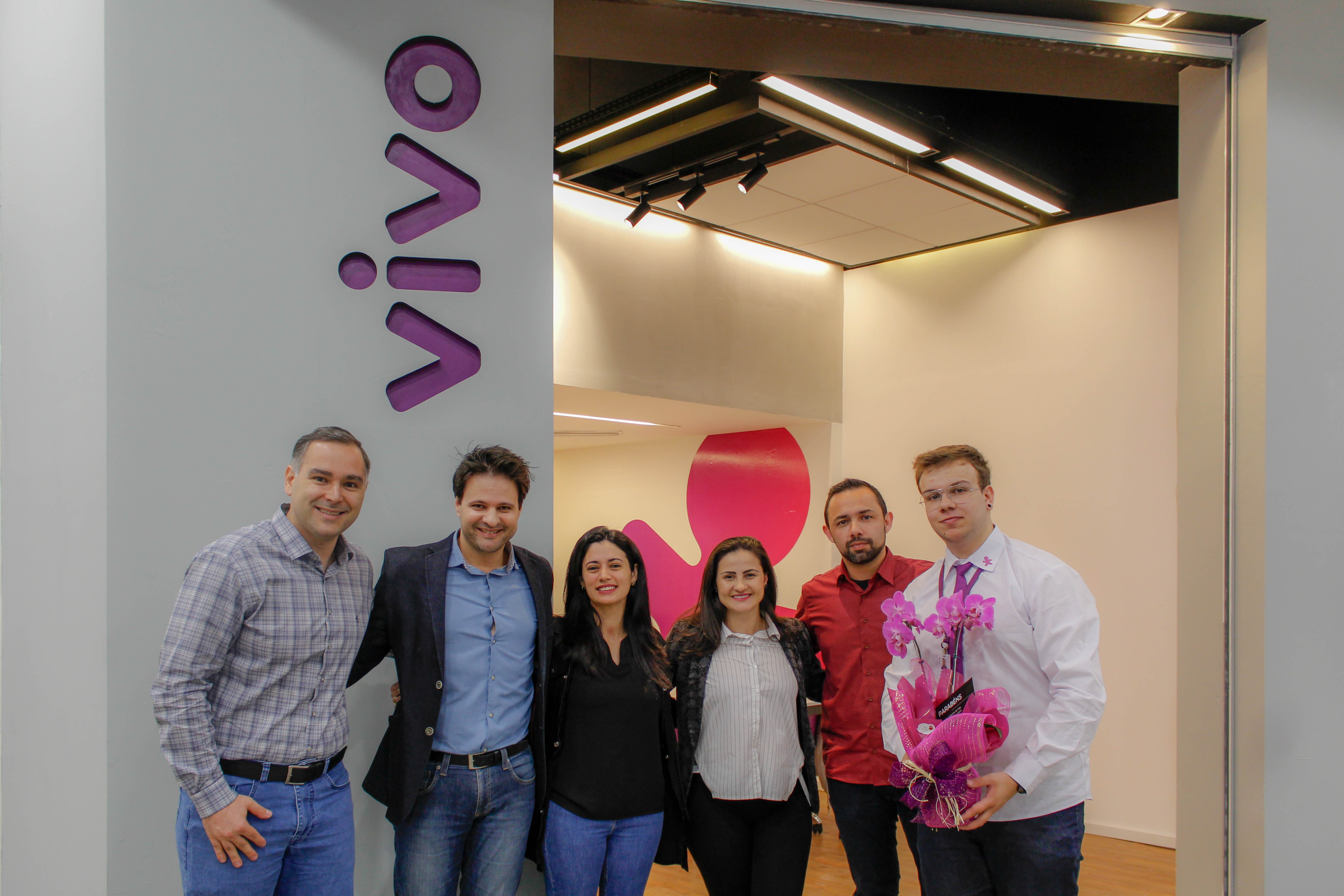 Vivo inaugura nova loja no Bella Città Shopping