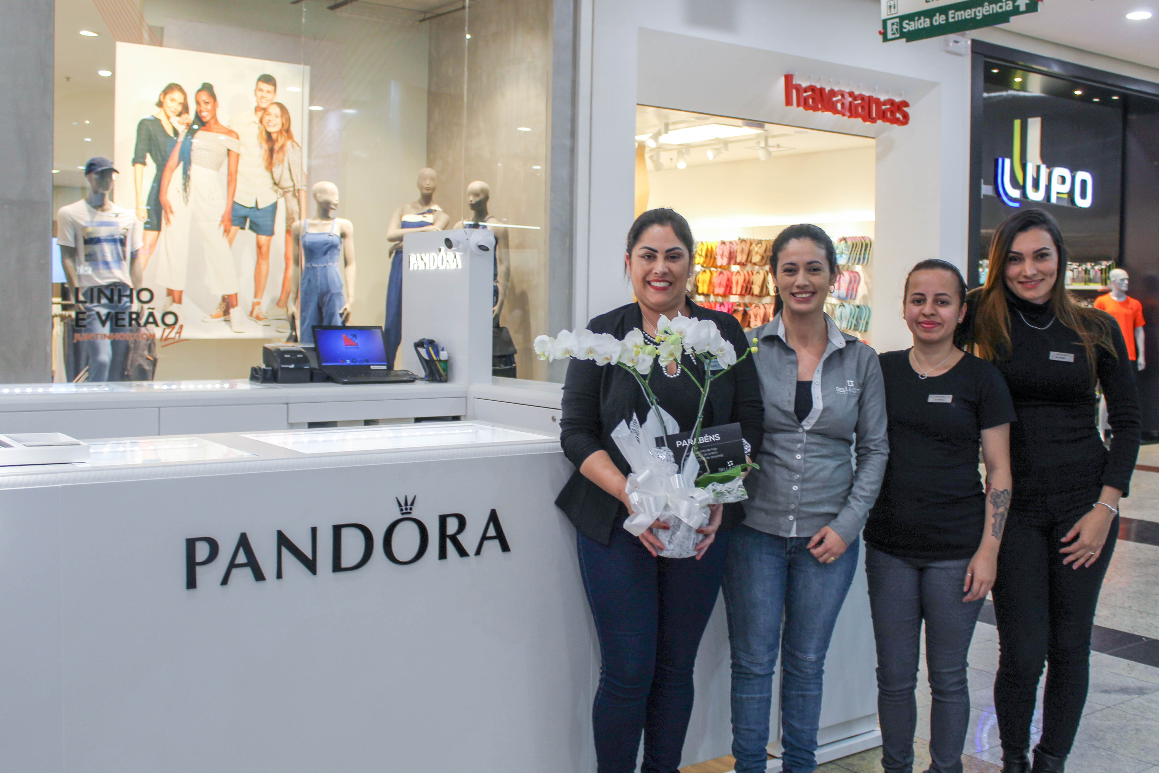 Inaugurou hoje no Bella Città Shopping, o quiosque da marca PANDORA.